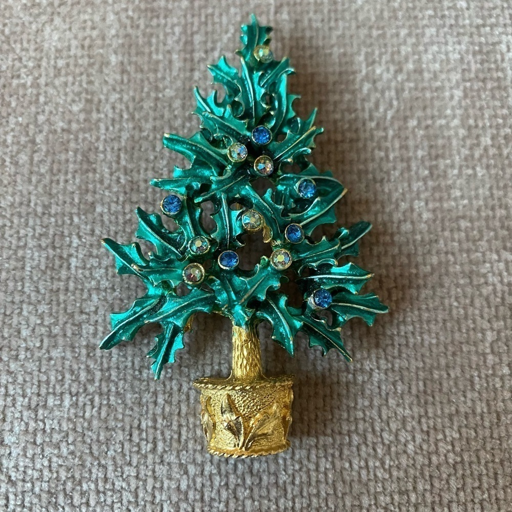 Vintage Signed MYLU Gold Tone Christmas Tree Pin Brooch with Rinestones
